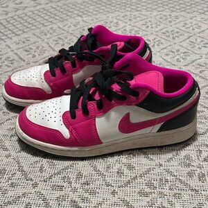Jordan Kids Air Jordan 1 Low Pink Girls sneakers Sz 4.5Y
